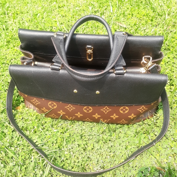 Louis Vuitton handbAg purse - Picture 3 of 11